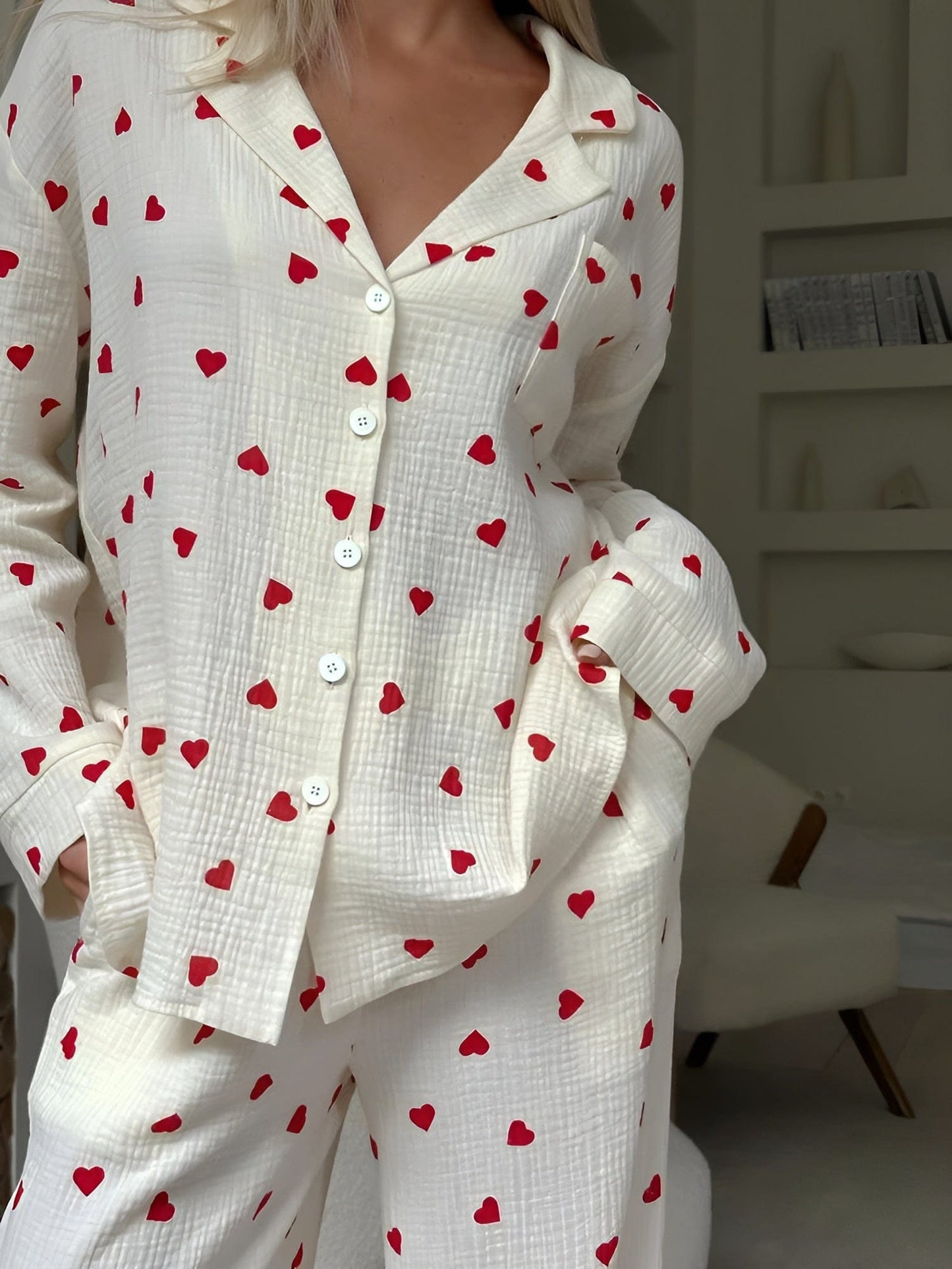 Lola – Eleganter Pyjama mit Herzmotiven